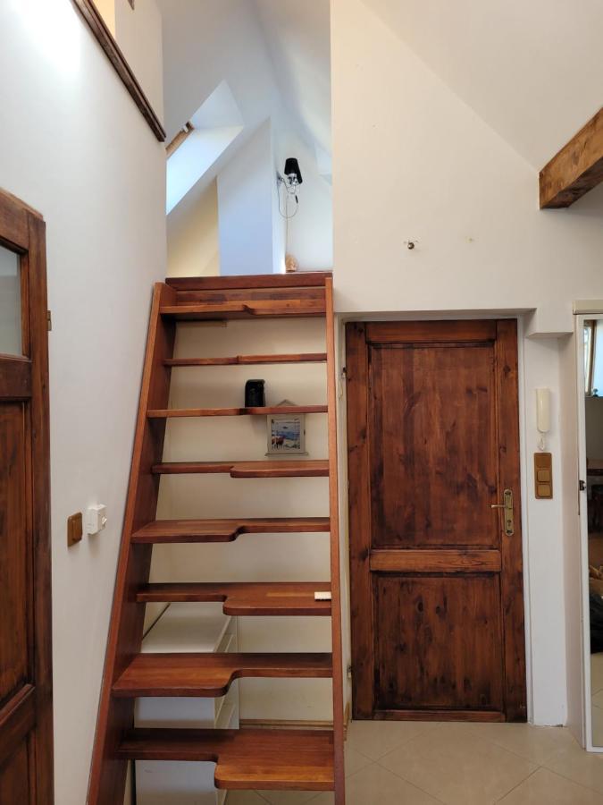 Toproof Kozia Apartment *